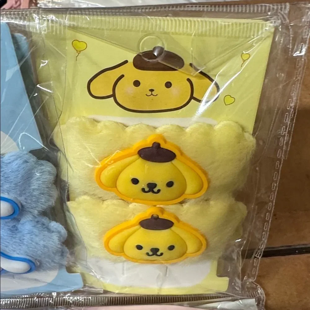 Matthew‎ Fun Item Set of 6 Pair Sanrio Fuzzy Snap Hair Clips